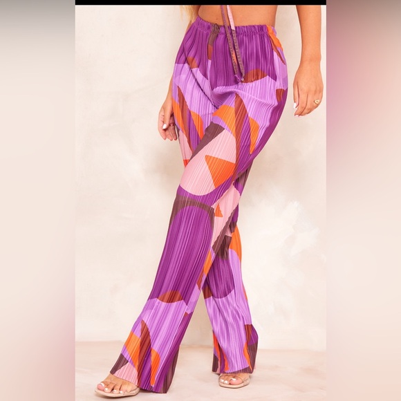 Pink Print Plisse High Waist
Wide Leg Pants. US 2 - Picture 2 of 6